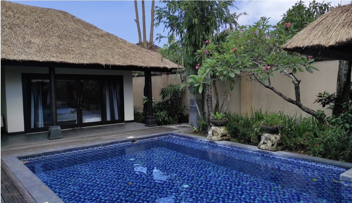 Villa plunge pool finished in deep blue mosaic